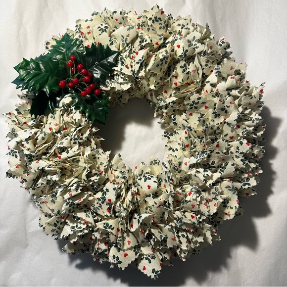 Vintage Handmade Christmas Fabric Wreath 80s White Green Holly 13” - Picture 1 of 12